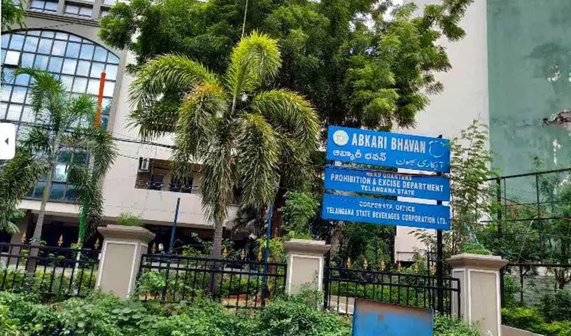 ताड़ी में मिलावट से हुई मौतों से लोगों में आक्रोश, Telangana आबकारी विभाग ढीली निगरानी के लिए जांच के घेरे में ताड़ी में मिलावट से हुई मौतों से लोगों में आक्रोश, Telangana आबकारी विभाग ढीली निगरानी के लिए जांच के घेरे में