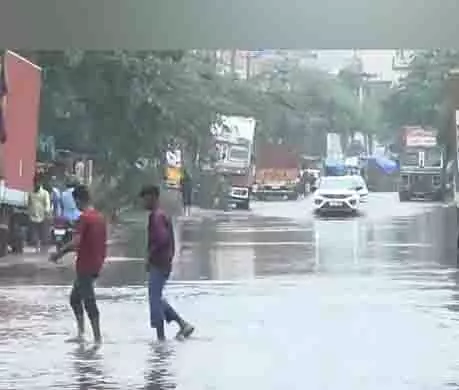 Gurugram के नरसिंहपुर इलाके में रात भर हुई बारिश के बाद जलभराव Gurugram के नरसिंहपुर इलाके में रात भर हुई बारिश के बाद जलभराव