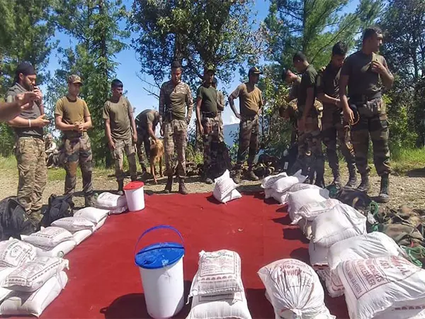 भारतीय सेना बाढ़ प्रभावित हिमाचल में राहत कार्य जारी रखे हुए है; सीएम सुखु थुनाग का दौरा करेंगे भारतीय सेना बाढ़ प्रभावित हिमाचल में राहत कार्य जारी रखे हुए है; सीएम सुखु थुनाग का दौरा करेंगे