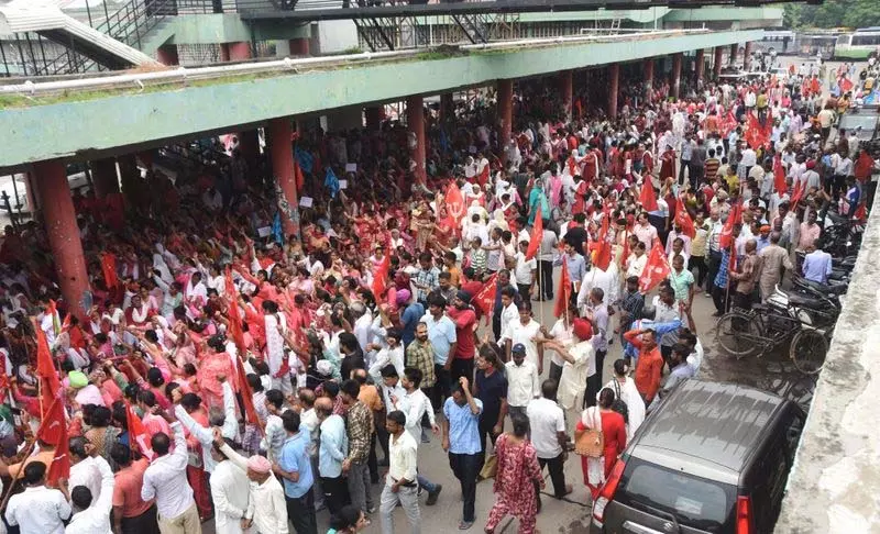 Ludhiana: भारत बंद का सामान्य जनजीवन पर कोई असर नहीं, रैली से यातायात बाधित Ludhiana: भारत बंद का सामान्य जनजीवन पर कोई असर नहीं, रैली से यातायात बाधित