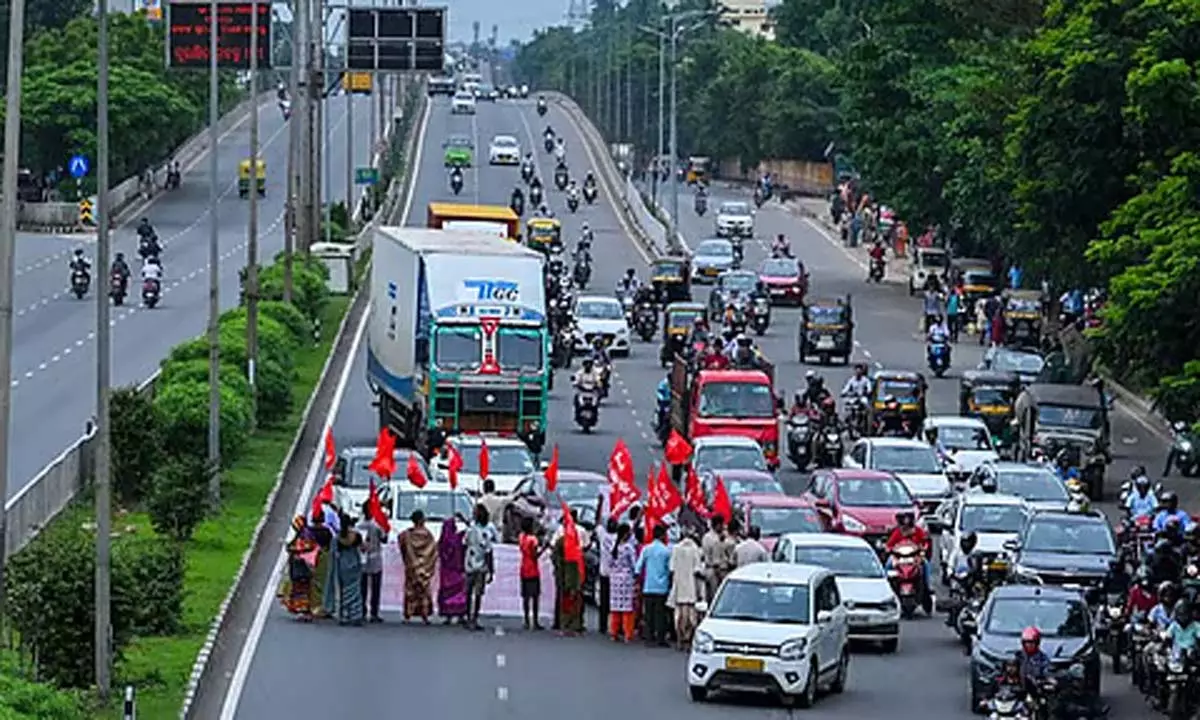 ओडिशा में ट्रेड यूनियनों की हड़ताल से एमसीएल कोयला खदानें और नाल्को संयंत्र प्रभावित ओडिशा में ट्रेड यूनियनों की हड़ताल से एमसीएल कोयला खदानें और नाल्को संयंत्र प्रभावित