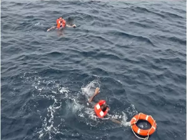 हूतियों ने लाल सागर में यूनानी जहाज डुबोया, चालक दल के 4 सदस्य मारे गए, 6 बचाए गए, खोज अभियान जारी हूतियों ने लाल सागर में यूनानी जहाज डुबोया, चालक दल के 4 सदस्य मारे गए, 6 बचाए गए, खोज अभियान जारी