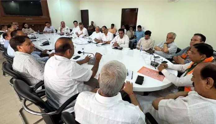 नायब तहसीलदार परीक्षा में उर्दू अनिवार्य करने का फैसला वापस लिया जाए: BJP नायब तहसीलदार परीक्षा में उर्दू अनिवार्य करने का फैसला वापस लिया जाए: BJP