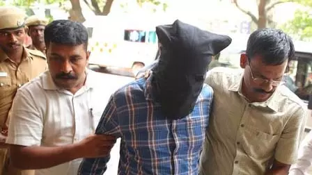 कोयंबटूर विस्फोट, दर्जी Raja 27 साल बाद गिरफ्तार, 24 जुलाई तक न्यायिक हिरासत में कोयंबटूर विस्फोट, दर्जी Raja 27 साल बाद गिरफ्तार, 24 जुलाई तक न्यायिक हिरासत में