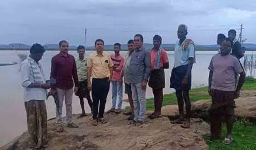 प्राणहिता नदी का प्रवाह बढ़ रहा है.. अधिकारियों ने आसपास के इलाकों का निरीक्षण किया प्राणहिता नदी का प्रवाह बढ़ रहा है.. अधिकारियों ने आसपास के इलाकों का निरीक्षण किया