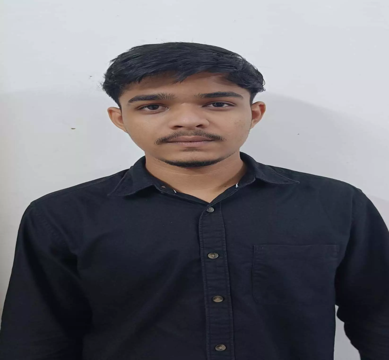 विदेशी मुद्रा चोरी के मामले में फरार चल रहा नुरूल हुसैन गिरफ्तार विदेशी मुद्रा चोरी के मामले में फरार चल रहा नुरूल हुसैन गिरफ्तार