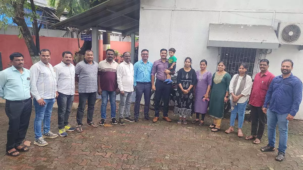 Mumbai :12 घंटे में पुलिस ने सुलझाया गोवंडी बच्चे का अपहरण मामला Mumbai :12 घंटे में पुलिस ने सुलझाया गोवंडी बच्चे का अपहरण मामला