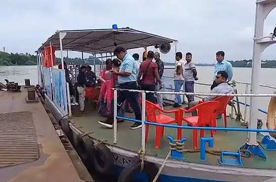श्राबणी मेले के दौरान विभिन्न घाटों पर जल एम्बुलेंस चल रही श्राबणी मेले के दौरान विभिन्न घाटों पर जल एम्बुलेंस चल रही