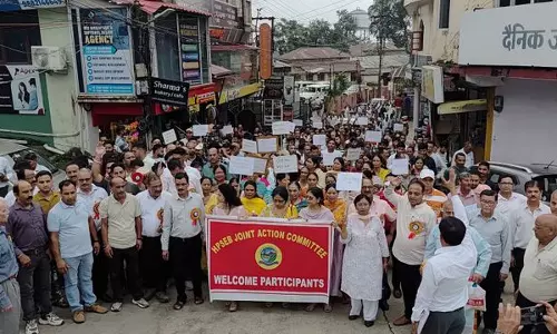 Himachal: बिजली कर्मचारियों ने निजीकरण के कदम का विरोध किया