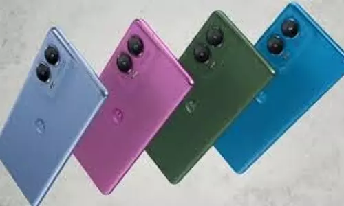 Motorola : मोटोरोला ने सोनी कैमरा, 5500mAh बैटरी और पावरफुल प्रोसेसर वाला शानदार स्मार्टफोन लॉन्च,जानें, फीचर्स