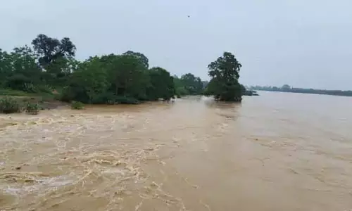 अंबागढ़ चौकी में बाढ़, प्रशासन ने नदी किनारे के घरों को कराया खाली