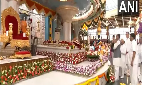 Guru Purnima : केंद्रीय मंत्री ने सत्य साईं बाबा मंदिर में पूजा-अर्चना की Guru Purnima : केंद्रीय मंत्री ने सत्य साईं बाबा मंदिर में पूजा-अर्चना की