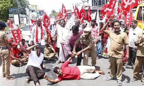 आम हड़ताल: एकीकृत वेल्लोर पर कोई असर नहीं - धरना प्रदर्शन में शामिल यूनियन सदस्य गिरफ्तार