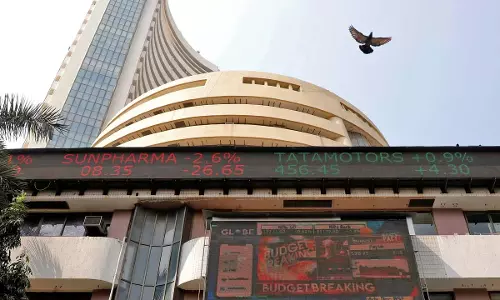 सेंसेक्स-निफ्टी की सपाट रही शुरुआत, पहली तिमाही के नतीजों का इंतजार कर रहा बाजार