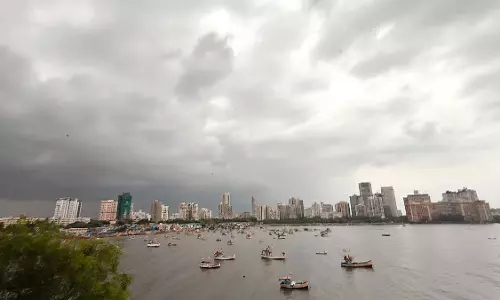 Mumbai : 10 जुलाई को भारी बारिश, गरज के साथ छींटे और बादल छाए रहने का अनुमान Mumbai : 10 जुलाई को भारी बारिश, गरज के साथ छींटे और बादल छाए रहने का अनुमान
