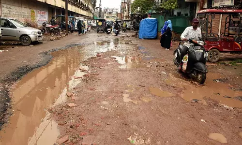 MP के लोक निर्माण मंत्री का कहना है कि गड्ढे अपरिहार्य हैं