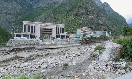 रसुवा बाढ़ के बाद नेपाली सांसदों ने चीन से सीमा पार सूचना साझा करने की मांग की रसुवा बाढ़ के बाद नेपाली सांसदों ने चीन से सीमा पार सूचना साझा करने की मांग की