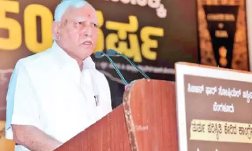 Karnataka: पूर्व मुख्यमंत्री ने कहा- कांग्रेस नीत सरकार दिवालिया हो चुकी है Karnataka: पूर्व मुख्यमंत्री ने कहा- कांग्रेस नीत सरकार दिवालिया हो चुकी है