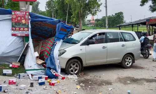 Punjab :तेज रफ्तार इनोवा कार दुकान में जा घुसी,सामान क्षतिग्रस्त Punjab :तेज रफ्तार इनोवा कार दुकान में जा घुसी,सामान क्षतिग्रस्त