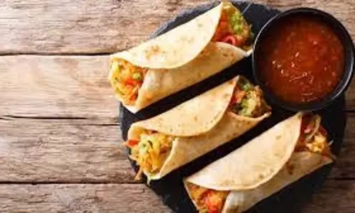 Rajma Roll: हेल्दी डिश बनेगा बच्चों का पसंदीदा व्यंजन Rajma Roll: हेल्दी डिश बनेगा बच्चों का पसंदीदा व्यंजन