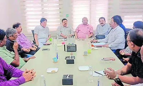 हुब्बल्ली-अंकोला रेलवे परियोजना में तेजी लाई जाए: Vasant Ladwa हुब्बल्ली-अंकोला रेलवे परियोजना में तेजी लाई जाए: Vasant Ladwa