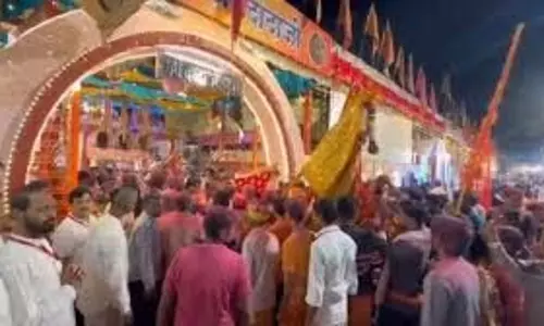 Khandwa: दादा धूनीवाले मंदिर में गुरु पूर्णिमा उत्सव,व् श्रद्धालुओं ने किए दर्शन Khandwa: दादा धूनीवाले मंदिर में गुरु पूर्णिमा उत्सव,व् श्रद्धालुओं ने किए दर्शन