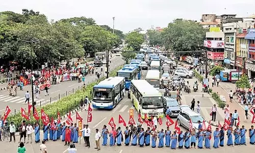 भारत बंद और ड्राइवरों की हड़ताल से Odisha में सामान्य जनजीवन प्रभावित भारत बंद और ड्राइवरों की हड़ताल से Odisha में सामान्य जनजीवन प्रभावित