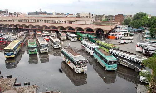 पंजाब रोडवेज और PRTC के संविदा कर्मचारियों ने हड़ताल वापस ली पंजाब रोडवेज और PRTC के संविदा कर्मचारियों ने हड़ताल वापस ली