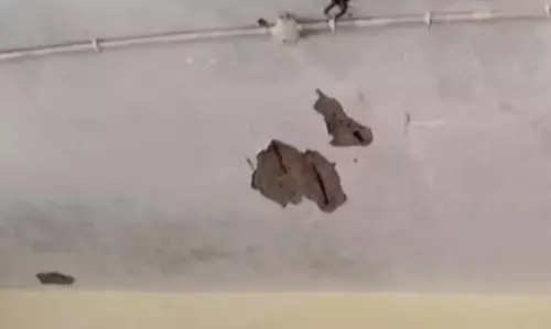 विधायक की चुप्पी पर भड़के पालक, जर्जर स्कूल को सुधरवाने अब मंत्री के पास पहुंचे