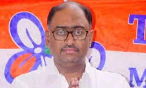 TMC विधायक की कार ने व्यक्ति को कुचला, चालक हिरासत में TMC विधायक की कार ने व्यक्ति को कुचला, चालक हिरासत में