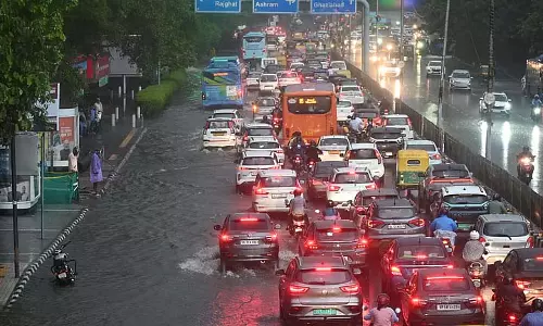 शहर में भारी बारिश, आईएमडी ने रेड अलर्ट जारी किया शहर में भारी बारिश, आईएमडी ने रेड अलर्ट जारी किया
