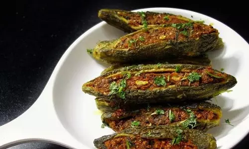 Recipe: घर पर आसानी से बनाएं स्वादिष्ट और हेल्दी भरवां करेले की सब्जी Recipe: घर पर आसानी से बनाएं स्वादिष्ट और हेल्दी भरवां करेले की सब्जी