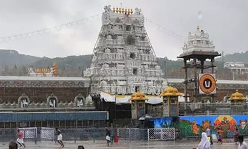 तिरुमाला के सहायक कार्यकारी अधिकारी को चर्च जाकर प्रार्थना करने पर निलंबित किया गया: TTD तिरुमाला के सहायक कार्यकारी अधिकारी को चर्च जाकर प्रार्थना करने पर निलंबित किया गया: TTD