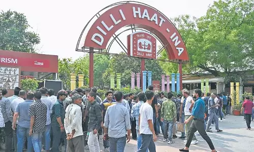 दिल्ली हाट अग्निकांड के बाद विक्रेताओं का पुनर्निर्माण संघर्ष जारी