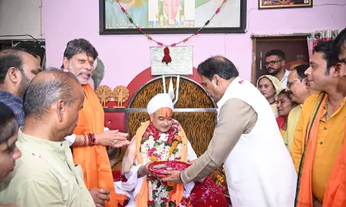 प्रदेश बीजेपी अध्यक्ष और मूणत ने महंत वेद प्रकाशाचार्य महाराज का लिया आशीर्वाद
