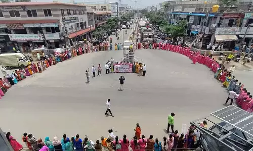 Karnataka : 18 मांगों की पूर्ति की मांग को लेकर श्रमिक संघों की हड़ताल Karnataka : 18 मांगों की पूर्ति की मांग को लेकर श्रमिक संघों की हड़ताल