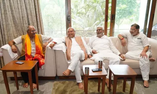 बीजेपी नेता नरेंद्र सिंह तोमर पहुंचे बृजमोहन निवास