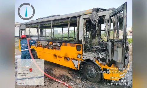 Sangareddy में दिल्ली पब्लिक स्कूल के छात्रों को ले जा रही बस में आग लगी, सभी बाल-बाल बचे
