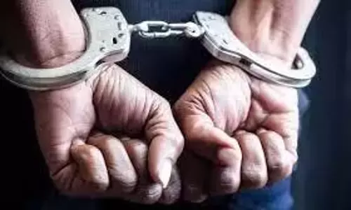 Hyderabad: होटल व्यवसायी को ड्रग तस्करी के आरोप में गिरफ्तार किया Hyderabad: होटल व्यवसायी को ड्रग तस्करी के आरोप में गिरफ्तार किया