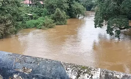Madikeri : शांतल्ली इलाके में लगातार बारिश हो रही है Madikeri : शांतल्ली इलाके में लगातार बारिश हो रही है