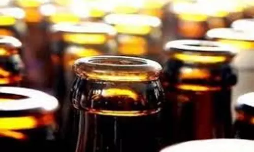 Bihar : भारी मात्रा में विदेशी शराब के साथ नाव जब्त Bihar : भारी मात्रा में विदेशी शराब के साथ नाव जब्त