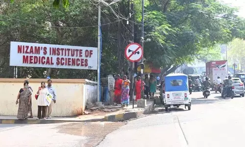 मिलावटी ताड़ी पीने से तीन की हालत गंभीर, 20 लोग निम्स Hyderabad में भर्ती
