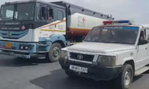 Odisha : चालकों के विरोध के बीच पुलिस ने ईंधन टैंकरों को दी सुरक्षा