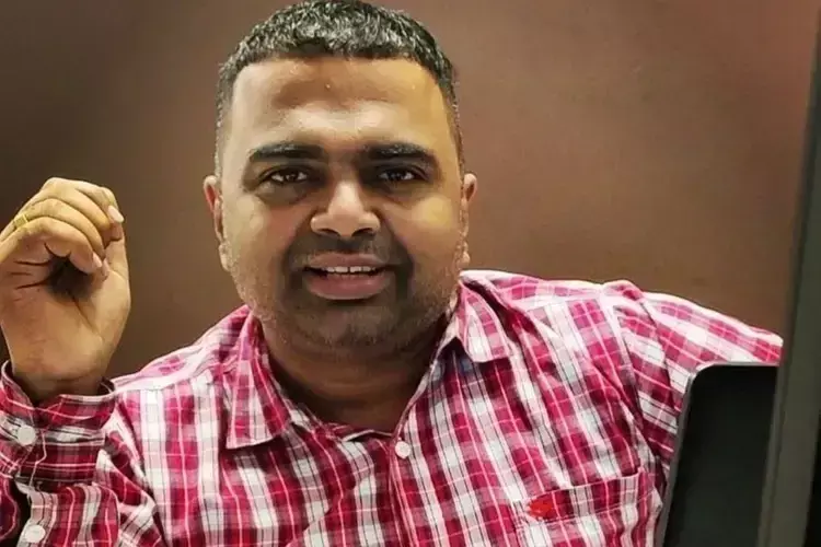 Kerala के बैंक मैनेजर के अंगदान से 14 दिनों की लड़ाई के बाद छह लोगों की जान बची Kerala के बैंक मैनेजर के अंगदान से 14 दिनों की लड़ाई के बाद छह लोगों की जान बची