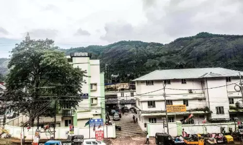आदिमाली तालुक अस्पताल के प्रतीक्षालय प्रयोगशाला में तोड़फोड़ की कार्रवाई आदिमाली तालुक अस्पताल के प्रतीक्षालय प्रयोगशाला में तोड़फोड़ की कार्रवाई