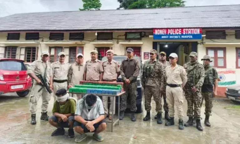 Manipur: नोनी में 15 करोड़ रुपये की हेरोइन बरामद, दो गिरफ्तार Manipur: नोनी में 15 करोड़ रुपये की हेरोइन बरामद, दो गिरफ्तार