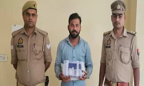 Bareilly: नमाज के वक्त बैग उड़ाने वाला चोर गिरफ्तार Bareilly: नमाज के वक्त बैग उड़ाने वाला चोर गिरफ्तार
