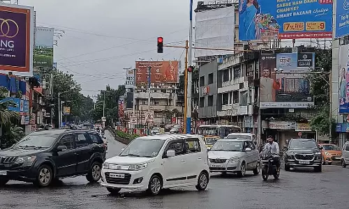 Pune : एफसी रोड पर एआई कैमरों ने 40 दिनों में 2,290 चालान जारी किए