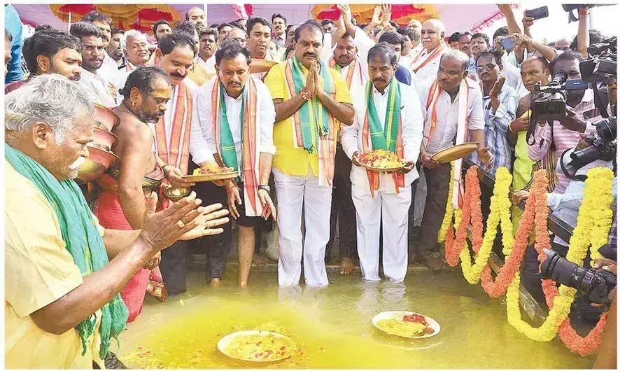 Andhra: जल हरति का प्रदर्शन पवित्र संगमम में किया गया