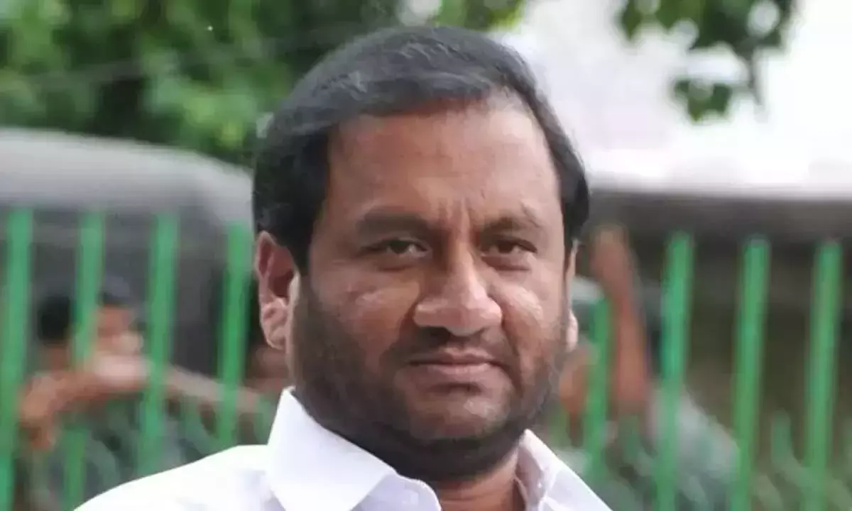 Andhra: पुलिस ने प्रसन्ना कुमार रेड्डी के खिलाफ मामला दर्ज किया Andhra: पुलिस ने प्रसन्ना कुमार रेड्डी के खिलाफ मामला दर्ज किया